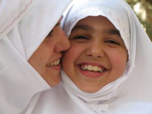 mother, daughter, muslims-397956.jpg